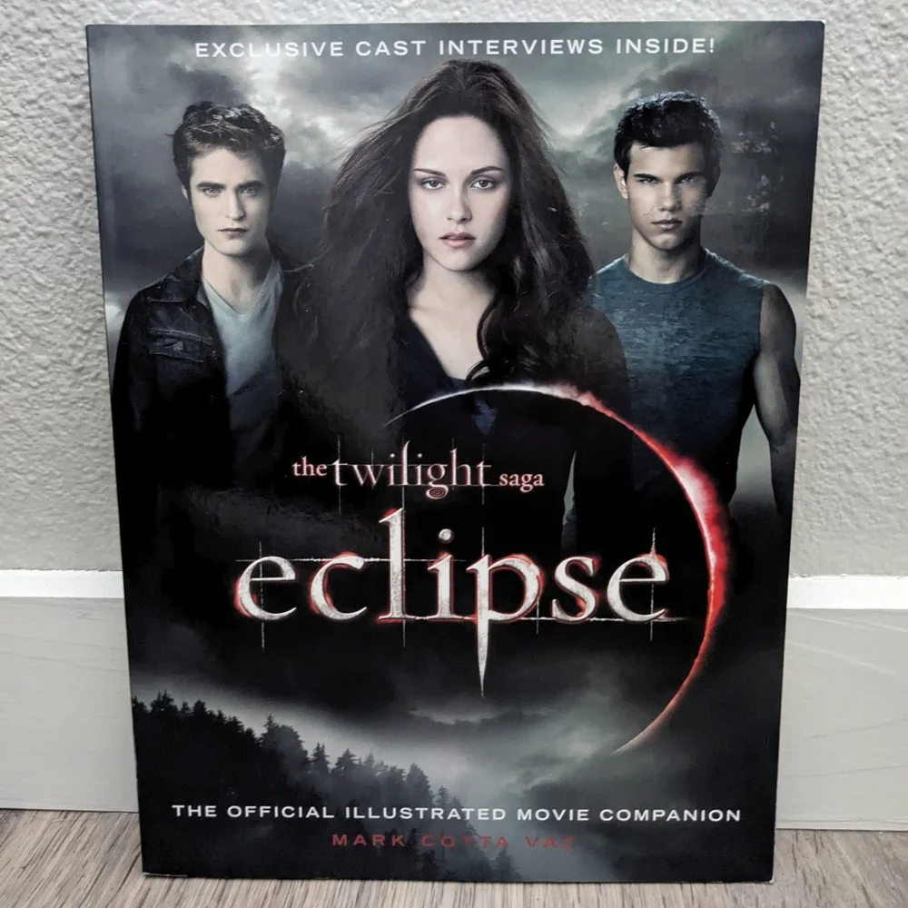 Price⬇️The Twilight Saga: Eclipse Illustrated Movie Companion - Picture 1 of 4